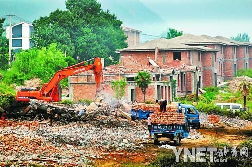 北京 別墅 違建拆除（北京懷柔區(qū)雁棲湖景區(qū)畔存在一處違規(guī)建設(shè)的“豪宅”）